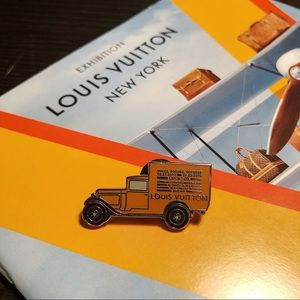 LOUIS VUITTON #VVVNYC Truck Pin + Booklet